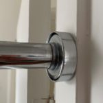 fully inside the doormount Fully and firmly in the heavy-duty doormounts